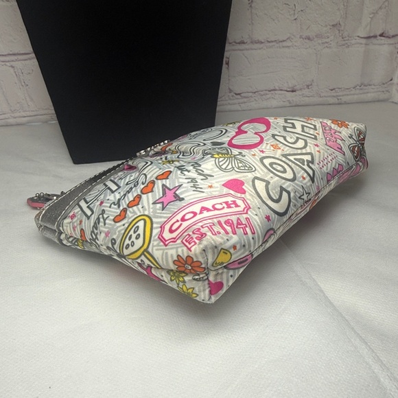 Coach Poppy Butterfly Graffiti Satan Wristlet Hangtag Silver Metallic LeatherEUC - Picture 6 of 16